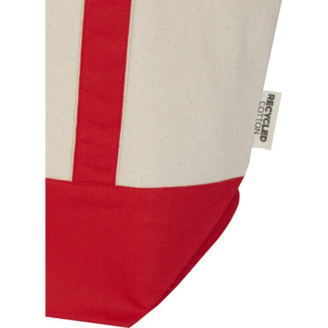 Gros plan sur la partie inférieure d’un sac écru avec base rouge et étiquette textile latérale indiquant la composition, sans ma