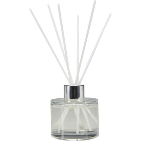 Diffuseur de parfum en verre transparent avec bâtonnets diffusants insérés dans le flacon, partie supérieure visible sans marqua