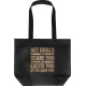 Sac shopping noir présenté de face avec anses noires et personnalisation visible sur la surface du sac. Sac shopping noir présenté de face avec anses noires et personnalisation visible sur la surface du sac.