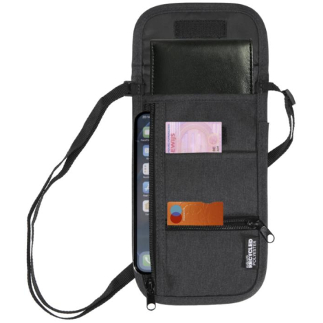 Pochette de voyage noire ouverte montrant l’intérieur avec plusieurs compartiments contenant un téléphone, un passeport et des c