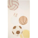 Serviette déployée avec motif composé de ballons de sport de différentes tailles répartis sur toute la surface, présentée sans p