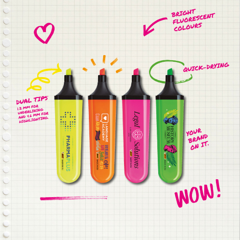 Visuel composite de quatre surligneurs BIC Highlighter Flat de différentes couleurs avec capuchons retirés et marquage apparent 