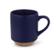 Mug en grès bleu foncé avec anse latérale et base effet bois présenté de face, sans personnalisation visible. Mug en grès bleu foncé avec anse latérale et base effet bois présenté de face, sans personnalisation visible.