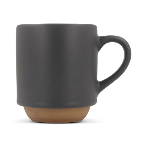 Mug en grès gris foncé avec anse latérale et base effet bois présenté de face, sans personnalisation apparente.