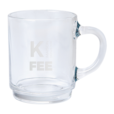 Mug transparent en verre, vue de face avec anse à droite, base épaisse, intégrant un marquage apparent sur la face avant.