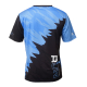 T-shirt vu de dos avec décor imprimé mêlant formes angulaires et texte positionné sur le côté, sans personnalisation visible T-shirt vu de dos avec décor imprimé mêlant formes angulaires et texte positionné sur le côté, sans personnalisation visible