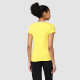 Femme vue de dos portant un t-shirt jaune, sans personnalisation apparente Femme vue de dos portant un t-shirt jaune, sans personnalisation apparente