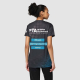 Femme vue de dos portant un t-shirt avec marquage texte et blocs graphiques au centre du dos, sans personnalisation apparente