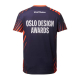 T-shirt vu de dos, avec un marquage texte centré sur la partie haute.