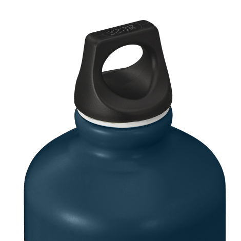 Zoom sur bouchon vissé noir d’une gourde Goodjour en aluminium recyclé bleu nuit