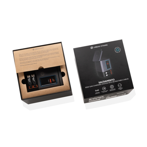 Station de charge avec emballage ouvert et fermé sur fond clair, sans personnalisation visible