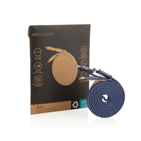 Câble de recharge enroulé devant son emballage imprimé avec connecteurs visibles, sans marquage apparent sur le produit