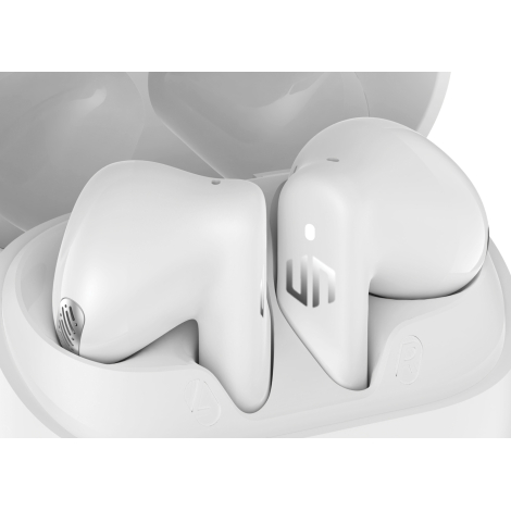 Vue rapprochée des écouteurs dans le boîtier montrant embouts et capteurs, sans marquage visible