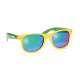 Lunettes vues en angle, avec une monture bicolore jaune et verte et un décor coloré sur la face avant.