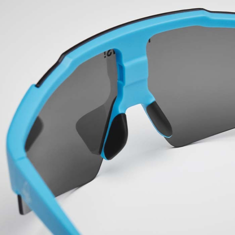 Gros plan sur lunettes sans personnalisation visible sur cette zone