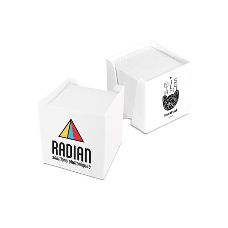 Cube bloc papier blanc avec marquage visible sur 2 faces