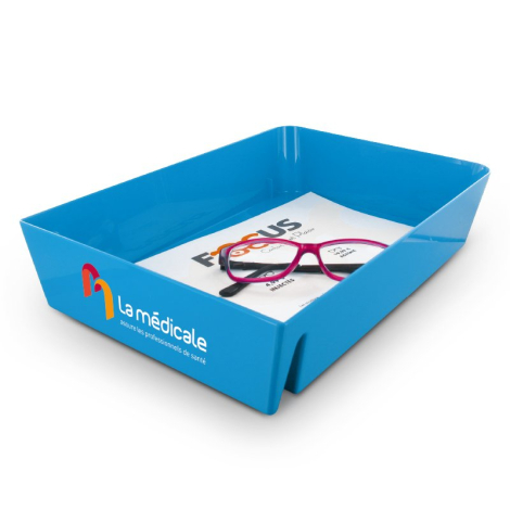 Bac de préparation bleu avec produit à l'intérieur et marquage visible 