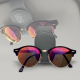 Vu du support de lunette positionné en voiture avec paire de lunette 