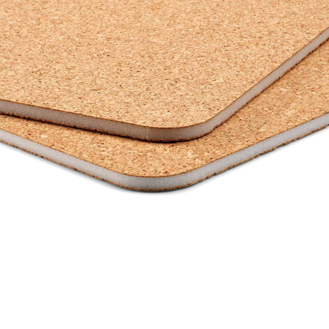 Gros plan de deux tableaux mémo en liège empilés mettant en avant l’épaisseur et les bords arrondis, sans marquage visible.