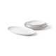 Ensemble de plats ovales en céramique blanche empilés et disposés sur une surface, sans marquage visible.