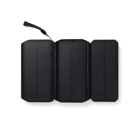 Powerbank dépliée montrant les panneaux solaires sur fond neutre, sans marquage visible.