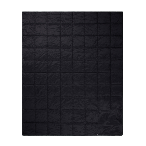 Couverture déployée en format carré avec motif matelassé visible sur fond neutre, sans marquage apparent.