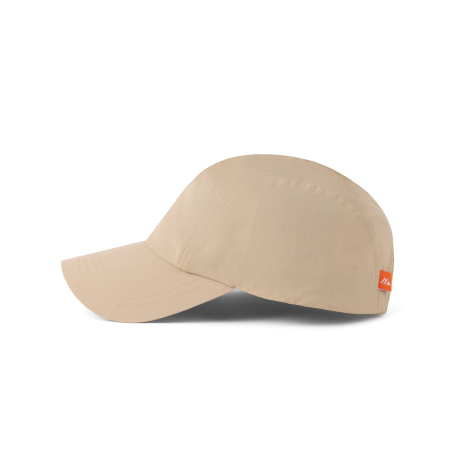 Casquette beige vue de profil avec visière et étiquette latérale, sans personnalisation visible.