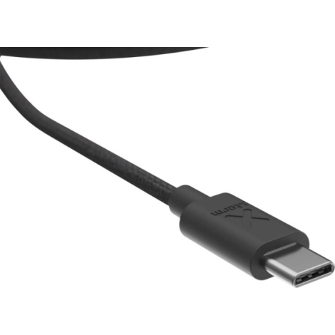 Câble USB-C noir en gros plan, sans personnalisation apparente.