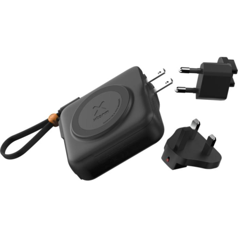 Chargeur avec adaptateurs secteur interchangeables en vue d’ensemble, sans marquage apparent.