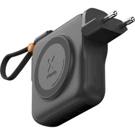 Chargeur avec prise européenne déployée en situation, sans personnalisation visible.