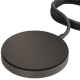 Chargeur sans fil circulaire avec câble attaché en vue rapprochée, sans marquage visible.