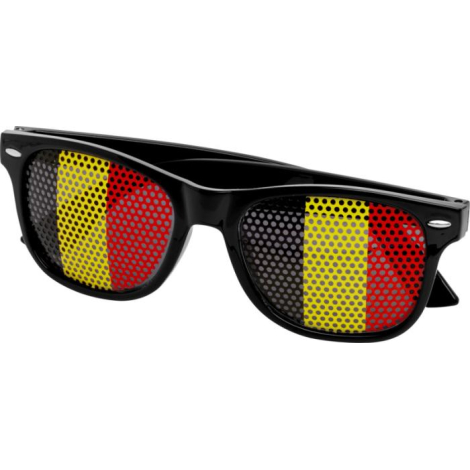 Paire de lunettes de soleil avec monture noire et verres perforés tricolores sans marquage visible