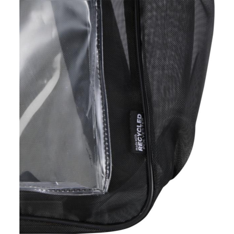 Zoom sur sac à dos noir montrant couture et étiquette latérale, sans marquage visible