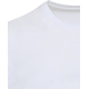 Vue rapprochée d’un t-shirt blanc montrant la partie supérieure du vêtement, sans marquage visible