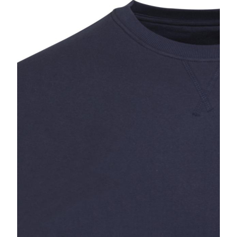 Zoom sur le col rond et le haut d’un pull unisexe bleu marine sans marquage visible.