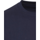 Zoom sur le col et le haut d’un pull oversize bleu marine à manches longues, sans marquage apparent. Zoom sur le col et le haut d’un pull oversize bleu marine à manches longues, sans marquage apparent.
