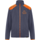 Veste unisexe en micropolaire grise avec empiècements orange aux épaules, col montant et fermeture zippée contrastée, présentée Veste unisexe en micropolaire grise avec empiècements orange aux épaules, col montant et fermeture zippée contrastée, présentée