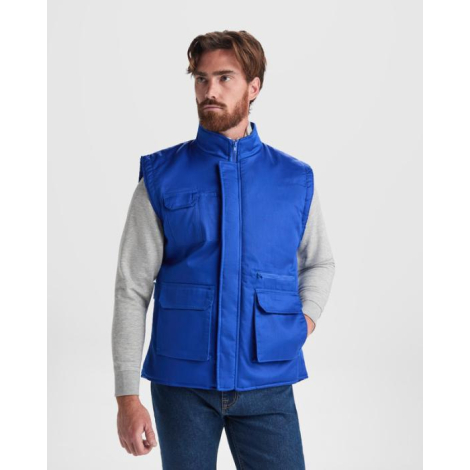Gilet de travail bleu porté par un homme, présenté sans personnalisation apparente.