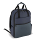 Vue de trois quarts d’un sac à dos bleu foncé avec structure compacte et poignées visibles, sans personnalisation apparente. Vue de trois quarts d’un sac à dos bleu foncé avec structure compacte et poignées visibles, sans personnalisation apparente.
