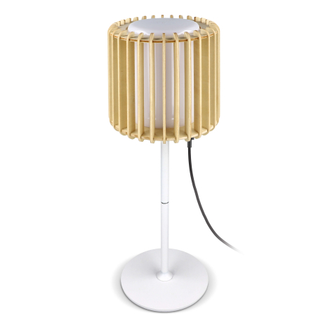 Lampe LED sur pied avec abat-jour cylindrique en bois clair à structure ajourée verticale, présentée avec câble visible et sans 