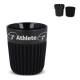 Tasse noire avec revêtement nervuré et personnalisation visible autour de la partie supérieure, accompagnée de deux vues seconda