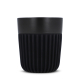 Vue de face d’une tasse noire avec partie supérieure lisse et revêtement nervuré, sans marquage apparent.
