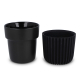 Tasse noire démontée avec partie supérieure séparée du manchon nervuré, présentée sans personnalisation visible.
