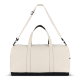 Vue arrière du sac de voyage beige avec bandoulière réglable visible, sans marquage apparent. Vue arrière du sac de voyage beige avec bandoulière réglable visible, sans marquage apparent.