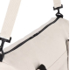 Vue rapprochée du dessus du sac de voyage beige avec fermeture zippée noire et bandoulière visible, sans marquage apparent. Vue rapprochée du dessus du sac de voyage beige avec fermeture zippée noire et bandoulière visible, sans marquage apparent.