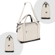 Sac de voyage beige présenté de trois quarts avec vues secondaires des faces latérales, sans marquage apparent. Sac de voyage beige présenté de trois quarts avec vues secondaires des faces latérales, sans marquage apparent.