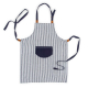 Tablier de cuisine à rayures bleu foncé et blanches avec poche centrale contrastée, présenté sans personnalisation visible. Tablier de cuisine à rayures bleu foncé et blanches avec poche centrale contrastée, présenté sans personnalisation visible.