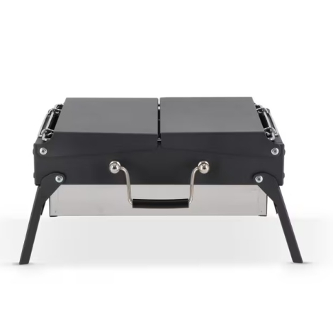 Vue de face du barbecue portable noir déplié, sans marquage apparent.