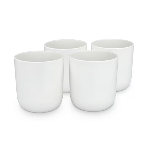 Quatre tasses blanches disposées côte à côte, sans marquage visible.