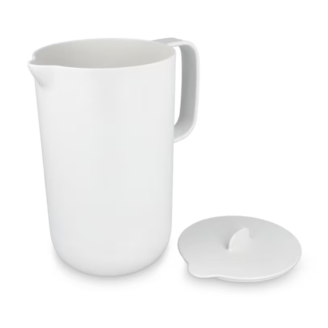 Carafe blanche avec couvercle retiré placé à côté, sans personnalisation visible.